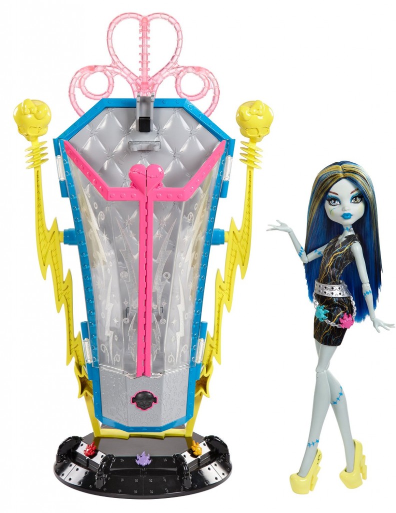 Monster High Freaky Fusion Recharge Chamber Frankie Stein Doll and Playset