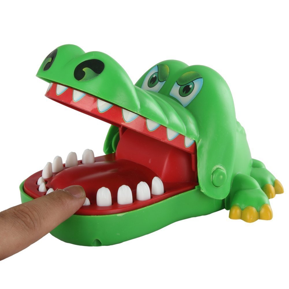 Крокодил нажимать на зубы. Игра Крокодайл. Крокодил дантист. Крокодил игрушка. Крокодил игрушка с зубами.