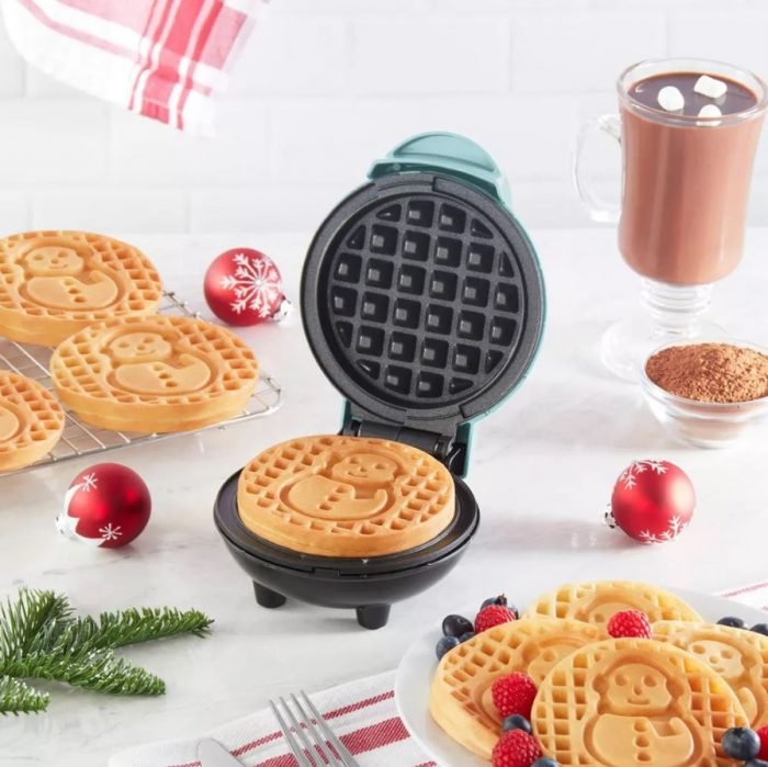 Dash Snowman Waffle Maker